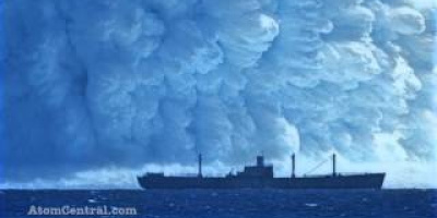 Vad händer när man smäller av en atombomb under vattnet?