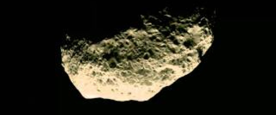 Hyperion, en av Saturnus månar, i närbild