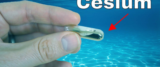 Att öppna en behållare med cesium under vatten