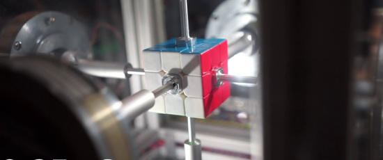 Robotrekordet för Rubiks kub putsat till 0,38 sekunder