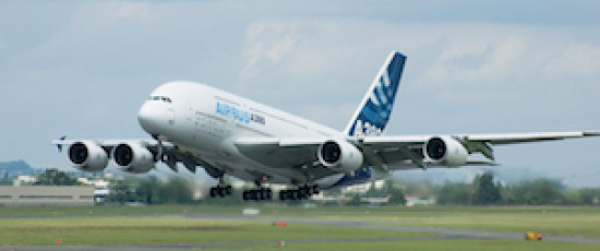 Den första Airbus A380 levererad