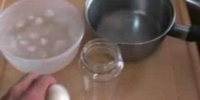 Hur man får in ett ägg i en flaska