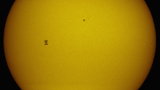 Häftiga bilder: ISS passerar solen!