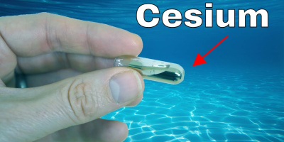 Att öppna en behållare med cesium under vatten