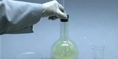 Reaktionen mellan natrium och klorgas