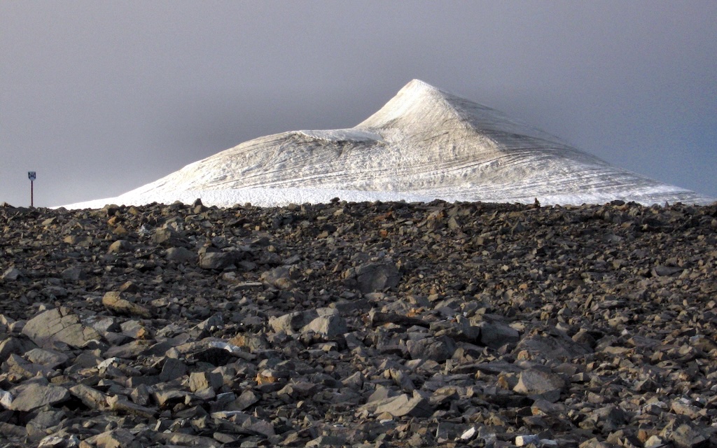 Kebnekaise_peak_glacier_1024px