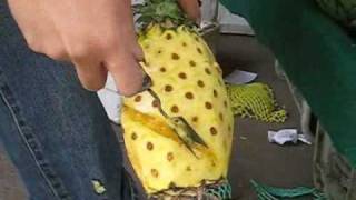 Hur man skalar en ananas