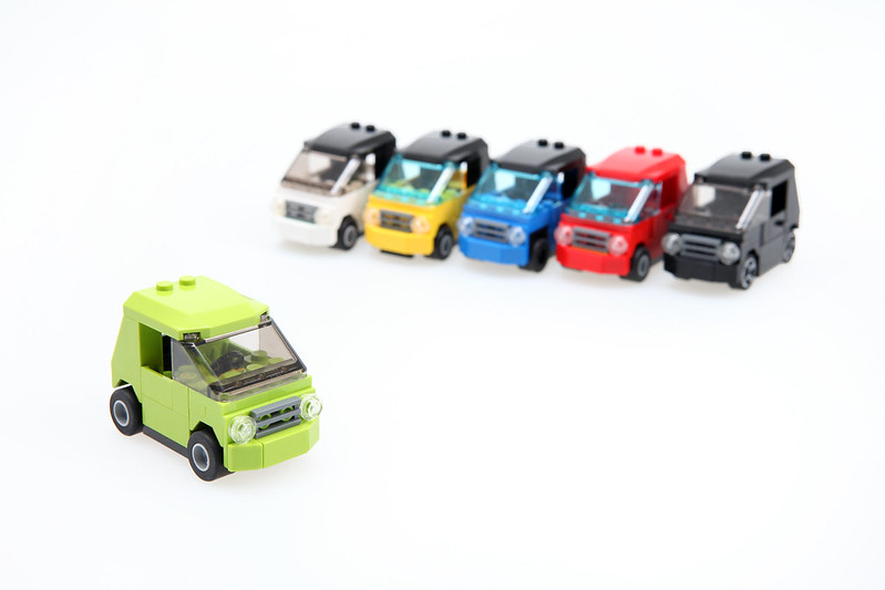 Små legobilar.
